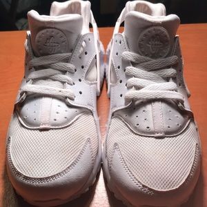 Youth size 6.5 Nike huarache sneakers.